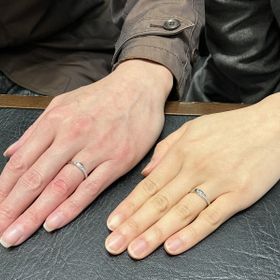 【俄(にわか)の口コミ】 NIWAKAの単衣がＶ字デザインで細すぎず太すぎずちょうどよく、指輪のデザ…