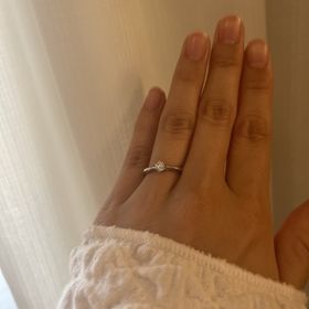 【ラザール ダイヤモンド(LAZARE DIAMOND)の口コミ】 何よりもダイアモンドの輝きが魅力です。デザインも可愛いですが、指輪を…