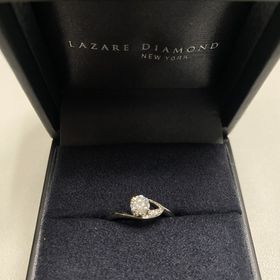 【ラザール ダイヤモンド(LAZARE DIAMOND)の口コミ】 真ん中のダイヤがより大きく見えるデザインだと思いました
結婚指輪をすで…