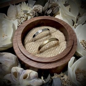 【鎌倉彫金工房の口コミ】 お互い好きな素材、好きなデザインで作れるので楽しめる。
相手のを作るで…