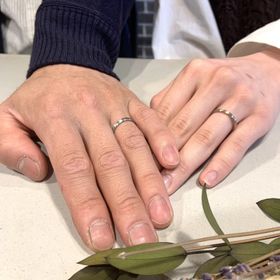 【atelier CraM(アトリエ クラム)の口コミ】 デザインも豊富にあって、ひとつひとつ手にとって確認できます。
店員さん…