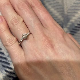 【BRIDGE(ブリッジ)】の口コミ シンプルで重ね付けの出来るデザインを探していました。
ストレートとウェ...