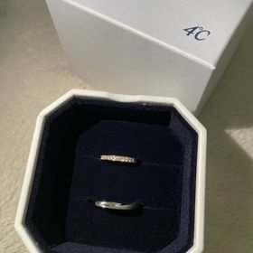 【4℃ BRIDAL(ヨンドシーブライダル)の口コミ】 デザインはシンプルな物から豪華な物まで豊富で、ダイヤモンドの選べる種…