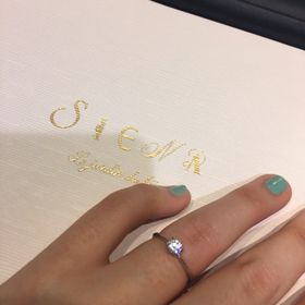 【SIENAROSE(シエナロゼ)の口コミ】 婚約指輪のロゼチナと結晶のデザインが気になっていました。この「結晶」…