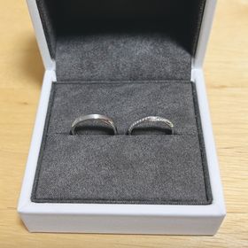 【TOWA(永遠)の口コミ】 シンプルなデザインで身につけやすいです。
男性の指輪は艶消し加工も選択…