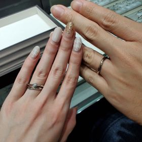 【アイプリモ(I-PRIMO)の口コミ】 ウェーブデザインで手に馴染むところが良かったです。
控えめながらもキラ…