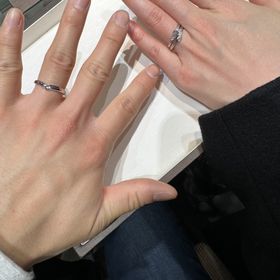 【アイプリモ(I-PRIMO)の口コミ】 Vラインの指輪を探していた時にお勧めされた指輪です。
私は、ダイヤが入…