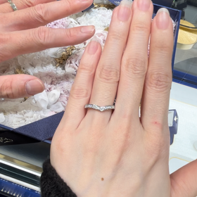 【ショーメ(CHAUMET)の口コミ】 ショーメの指輪はどのデザインも素敵でした。VかUの形の指輪が気になって…
