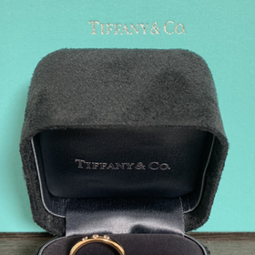 【ティファニー(Tiffany & Co.)の口コミ】 指輪のカラーはピンクゴールドにしました。
男性でも女性でもとても肌に馴…