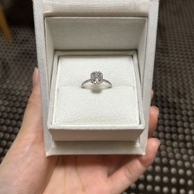 【ENUOVE(イノーヴェ)の口コミ】 縦長の四角い　エメラルドカットの指輪を探してたけど　どこにもないし　…