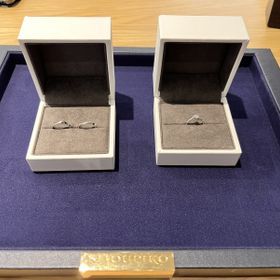 【Foulason(フレゾン)の口コミ】 婚約指輪は一粒ダイヤ、結婚指輪はウェーブタイプがいいと思い、セットで…