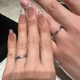 【TRECENTI(トレセンテ)の口コミ】 シンプルな1つダイヤか3つダイヤくらいのデザインで探していた為、こちら…