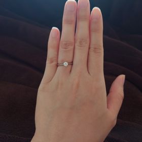 【銀座ダイヤモンドシライシの口コミ】 日常的に結婚指輪と重ね付けしたかったので、ダイヤモンドに高さが出ない…