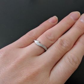 【銀座ダイヤモンドシライシの口コミ】 婚約指輪と結婚指輪のセットリングを探していて、デザインが非常に気に入…