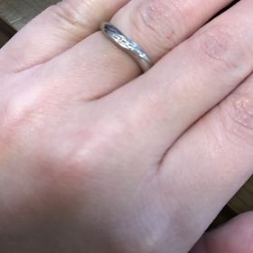 【銀座ダイヤモンドシライシの口コミ】 指が華奢に見えるものを探していました。
こちらの店舗で数日に渡りたくさ…