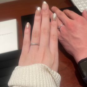 【TRECENTI(トレセンテ)の口コミ】 女性の方の指輪のデザインとして、指輪を着けたときに、両側にストーンが…