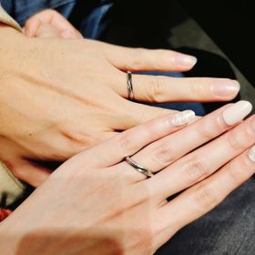 【エクセルコダイヤモンド(EXELCO DIAMOND)の口コミ】 ウェーブデザインで、ペア感のあるものを探しておりました。
結婚指輪感が…