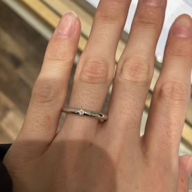 【STAR JEWELRY(スタージュエリー)の口コミ】 シンプルで引っ掛かりなどの無いデザインのため普段使いしやすそうだと思…