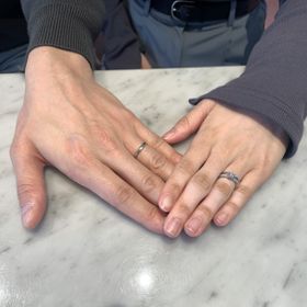 【TOMOE(トモエ)の口コミ】 光沢のある部分と、マット加工の部分のコントラストがカッコよく見える指…