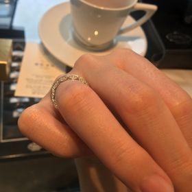 【エクセルコダイヤモンド(EXELCO DIAMOND)の口コミ】 デザインが気に入りました。
また、ローズコンパスという名前も素敵です。…