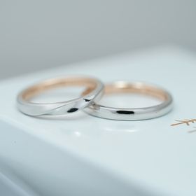 【THREE TREES(スリーツリーズ)の口コミ】 指輪のデザインは自分たちで１から決められるので、太さや色味、刻印、石…