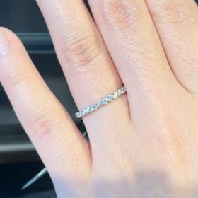 【エクセルコダイヤモンド(EXELCO DIAMOND)の口コミ】 指輪デザイン ハーフダイヤで婚約指輪と重ねづけしたかったためよかった
…