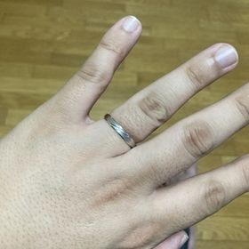 【GALA JEWELRY(ガラジュエリー)の口コミ】 ゴールドとシルバーカラーの2色あること、つや消しであることがポイントで…