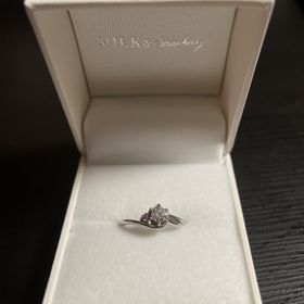 【MILK&Strawberry(ミルクアンドストロベリー)】の口コミ シンプルですが、ダイヤが輝いておりとても綺麗です。
ピンクサファイアに...