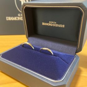 【銀座ダイヤモンドシライシの口コミ】 ペアでつけた際のデザインの親和性がとても高く、夫婦二人で一緒につけて…