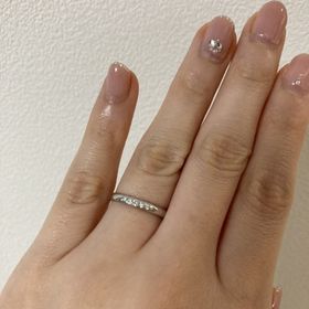 【ラザール ダイヤモンド(LAZARE DIAMOND)の口コミ】 デザインがとにかくシンプルだけどオシャレです。ダイヤが5つ付いているの…
