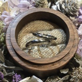 【鎌倉彫金工房の口コミ】 【指輪のデザイン】
指輪の幅、形状、仕上げを実物を見ながら選ぶことがで…