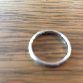 【銀座ダイヤモンドシライシの口コミ】 店員の方がとても親切で、色々な指輪をご紹介頂きました。その中で、シン…