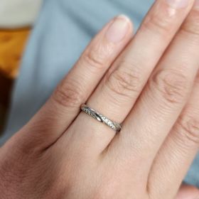 【エクセルコダイヤモンド(EXELCO DIAMOND)の口コミ】 細かいダイヤがたくさん入っていて、光の角度で輝きもかわってとてもきれ…