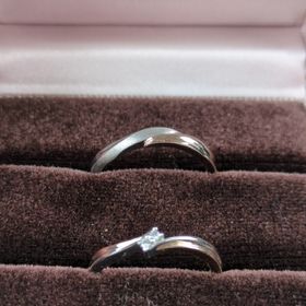 【アイプリモ(I-PRIMO)の口コミ】 デザイン可愛い。
I-PRIMOさんの商品はプラチナの指輪が多いですが。ゴー…