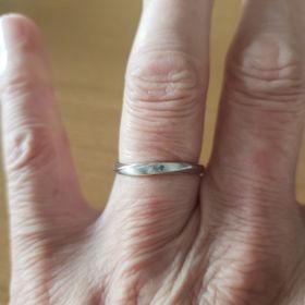 【LEGAN(レガン)の口コミ】 シンプルで飽きないデザイン
S字のラインとセンター部をマッド使用に加工…