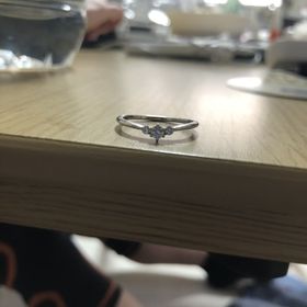 【Mariage ent(マリアージュエント)の口コミ】 この指輪はとてもシンプルなデザインとなっています。そして、ダイヤモン…