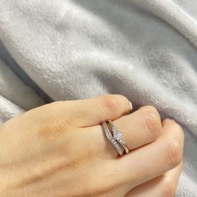 【ラザール ダイヤモンド(LAZARE DIAMOND)の口コミ】 日光に当たると輝きでびっくりしました、私にはダイアモンドのカットやカ…