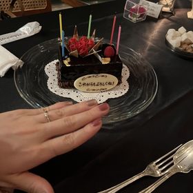 【ラザール ダイヤモンド(LAZARE DIAMOND)の口コミ】 リングの台座に窓が開いていて、光がよく入り、輝きが増すデザインになっ…