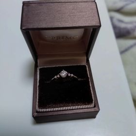 【アイプリモ(I-PRIMO)の口コミ】 ダイヤにピンクのものを入れてとてもキレイです。
センターのダイヤはとて…