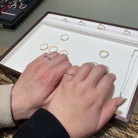 【杢目金屋(もくめがねや)の口コミ】 木目調という珍しいリングがあり、なかでも木目つむぎは木目とプラチナが…