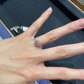 【ショーメ(CHAUMET)の口コミ】 友人や知人と被らないデザインで探しており、なおかつエメラレルドカット…