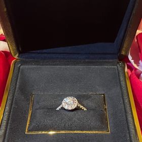 【グラフ(GRAFF)の口コミ】 取り巻きデザインがとてもゴージャスで、着けているだけで気分が上がりま…