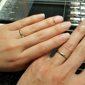 【銀座ダイヤモンドシライシの口コミ】 他の人とかぶらないようなデザインを探してました。
展示品の中にビビっと…