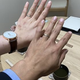 【出雲結(いずもゆい)の口コミ】 少し湾曲したデザインでピンクゴールド、プラチナ、ダイヤの3色で女性のも…