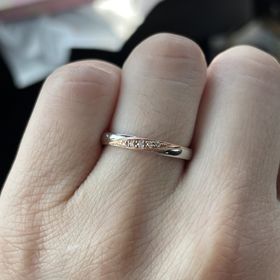 【4℃ BRIDAL(ヨンドシーブライダル)の口コミ】 Pt950とピンクゴールドをミックスしたデザインで、最初にプレゼントしてく…