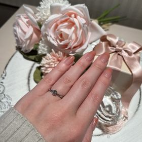 【アイプリモ(I-PRIMO)の口コミ】 【指輪のデザインについて】
・シンプルだが、ダイヤを引き立たせるような…