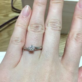 【俄(にわか)の口コミ】 指が綺麗に見えるデザイン、ういざくらという意味が気に入って購入しまし…