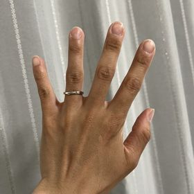 【銀座ダイヤモンドシライシの口コミ】 普段指輪などは着けないですが今回購入した指輪はシンプルな作りで違和感…