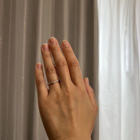 【銀座ダイヤモンドシライシの口コミ】 ラインが入っており、傷つきにくい。ダイヤモンドが埋め込まれている為、…