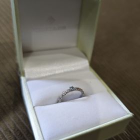 【BELLE BLANCHE(ベルブランシュ)】の口コミ ダイヤ周りのデザインとしてのマーガレットがかわいく、普段使いとしても気...